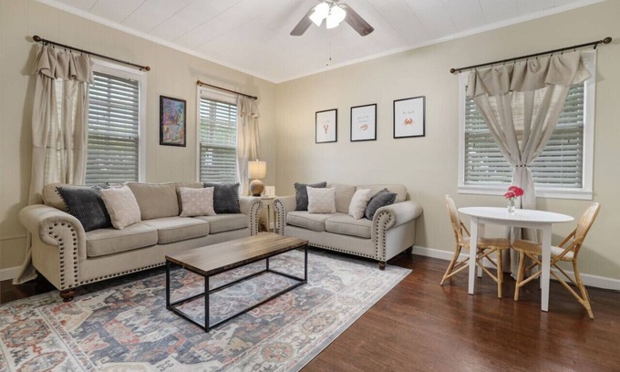 New Iberia Casa | Main Street Charmer 3 Bedrooms