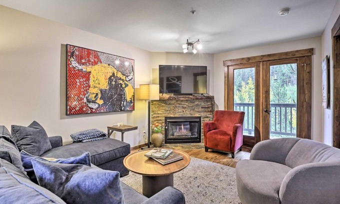 Frisco Apartamento | Main Street Frisco Condo with Private Patio!