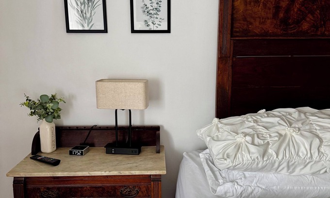 Ansted Casa | Main Street Stay - NRG - cozy apartment minutes from outdoor adventures