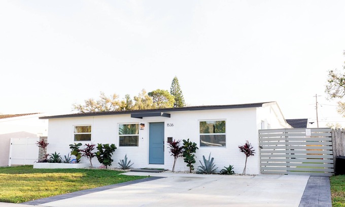 St. Petersburg - Clearwater Casa | MainCasa- Plunge Pool+Dog Run