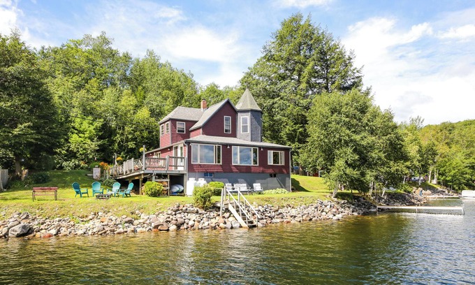 Belfast Casa | Maine Lake House w/ Private Dock & Kayaks!