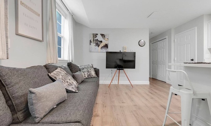 Biddeford Apartamento | Maine Retreat: 1BR, Close to Old Orchard Beach