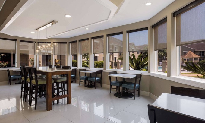 Savannah Hotel | MainStay Suites Savannah Midtown