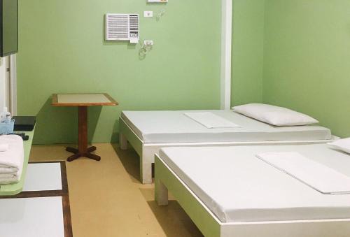 Bacolod Hotel | Mainstreet Pension House by RedDoorz