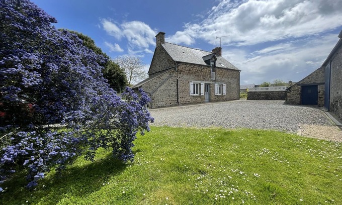 Saint-Georges-de-Grehaigne Casa | Maison Familial "Le Gîte du Prieuré"