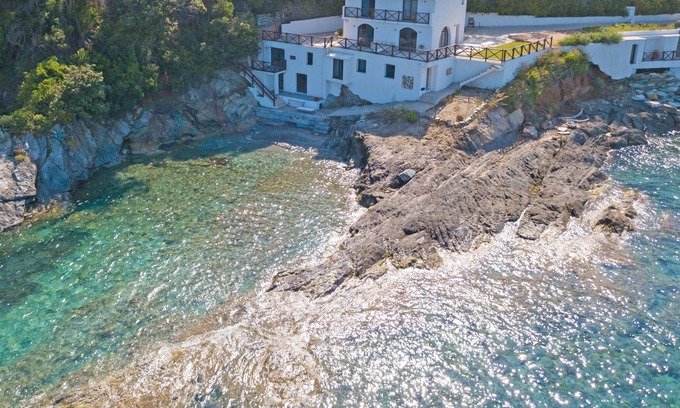 Cagnano Casa | Maison à Louer Pieds Dans L'eau Dans le Cap-corse