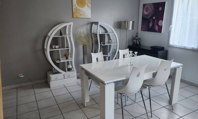 Route d'Arles Casa | Maison Équipée, 3 Chambres, Spacieuse et Fonctionnelle. Proche Gare de Nîmes