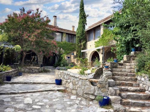 Saint-Andre-de-Cruzieres Casa | Maison accueillante à Saint-André-de-Cruzières avec piscine partagée