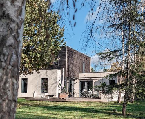 Fille Casa | Maison Architecte, Parc arboré & BBQ, 10 min du circuit
