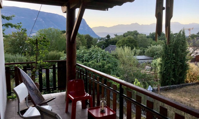 Saint-Baldoph Cama Y Desayuno | Maison au Calme a 5 kms de Chambéry 73 Avec vue sur les Montagnes