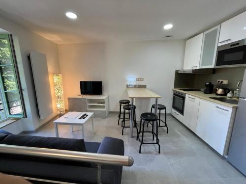 Champeix Casa | Maison au pied du château + parking privé