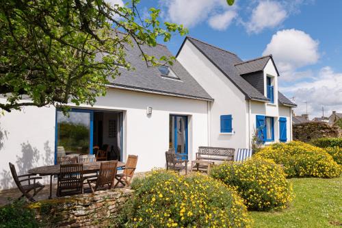 Arzon Villa | Maison aux volets bleus - vue mer