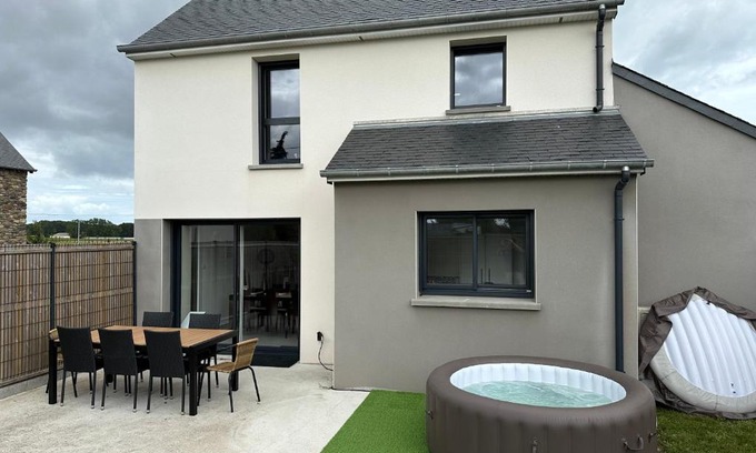 Saint-Meloir-des-Ondes Casa | Maison avec Jacuzzi 1-8 pers à 10 mn de st Malo