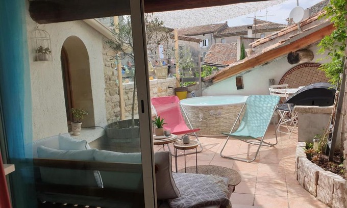 Brignon Casa | Maison avec Jacuzzi et terrasse sur les toits
