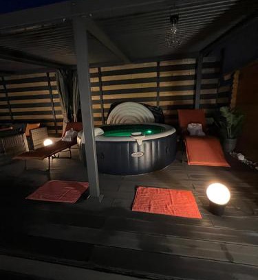 Saran Casa | Maison avec piscine chauffée jacuzzi a1 heure paris 10 mn du centre ville