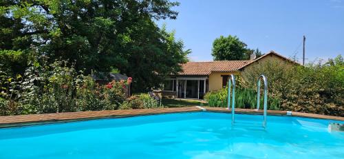 Cours-de-Pile Casa | Maison avec piscine et jardin d'arbres fruitiers