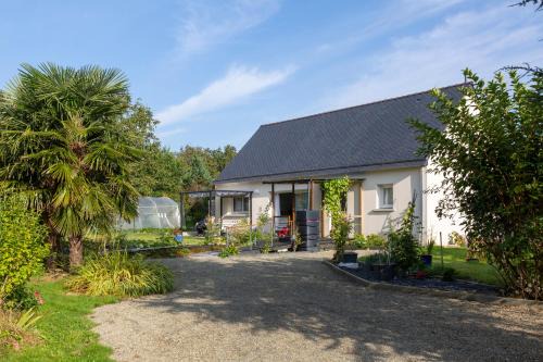 Saint-Yvi Casa | Maison avec terrasse et jardin