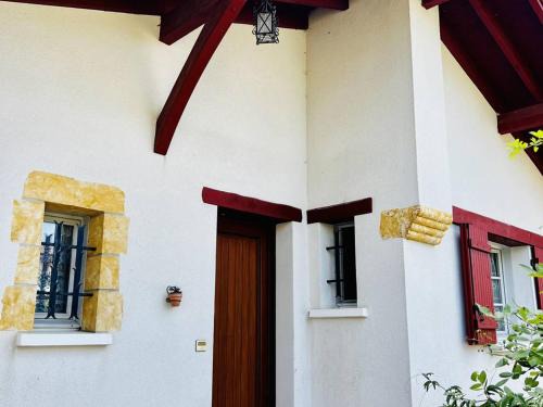 Espelette Casa | Maison Basque T4 à Espelette : 5 adultes + 2 enfants, Internet, Jardin, Animal OK - FR-1-495-2