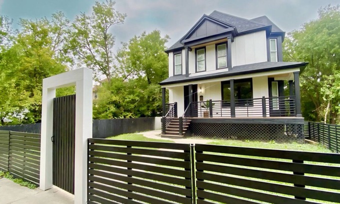Beverly Otro | Maison Blanc Noir - Victorian Estate with Two King Beds