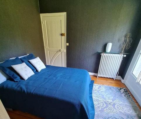 Melun Casa | Maison Briand - Petite chambre chez l'habitant - Melun Centre - Wifi, Netflix, Smart TV, Lit à mousse mémoire de forme