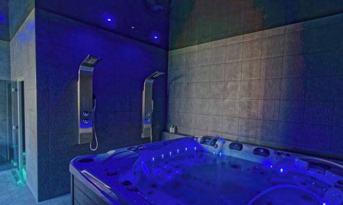 Moret-Loing-et-Orvanne Casa | Maison curieuse - spa and hammam wellness area