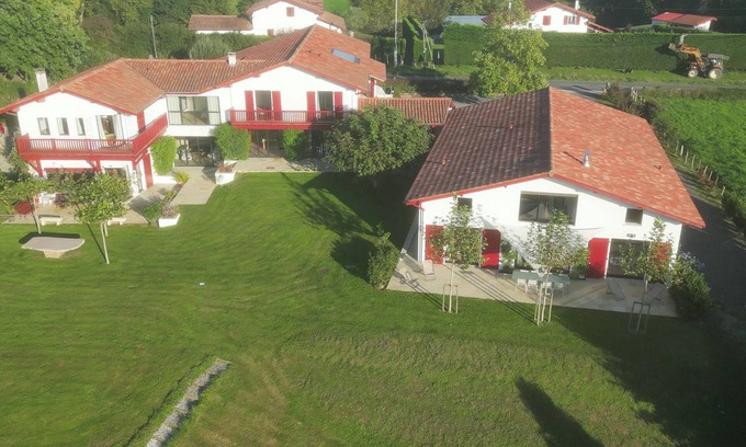 Saint-Pee-sur-Nivelle Casa | Maison,calme vue Montagne,15mn Plages,piscine,location Possible Chambres Seul