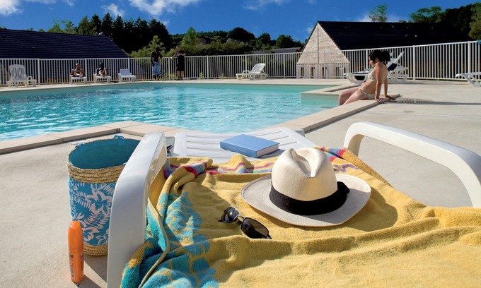Egletons Casa | Maison calme à 700 mètres du centre ville | Wi-Fi + Piscine Extérieure