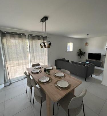 Saint-Genis-Laval Casa | Maison Chaleureuse 2