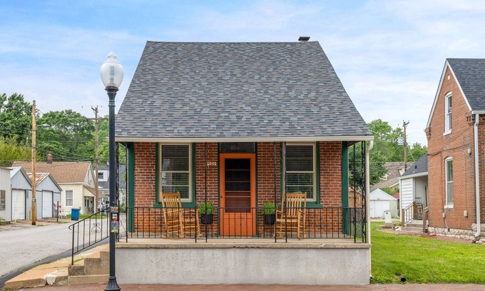 St. Charles Historic District Casa | Maison Champignon by StayLage