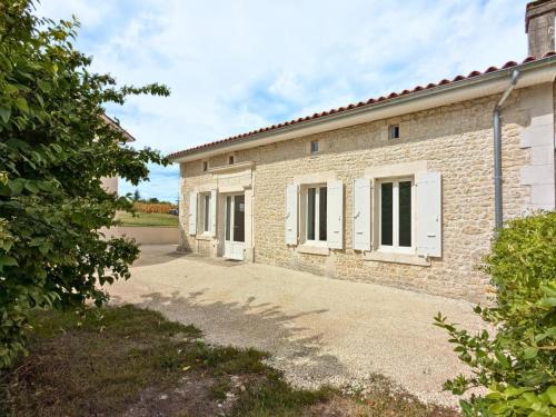 Challignac Casa | Maison charentaise rénovée avec jardin privatif et parking - FR-1-653-281