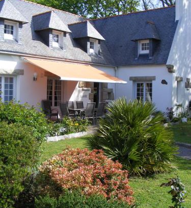 Pont-l'Abbe Casa | Maison classée 3 étoiles, grand jardin clos au calme Proche centre ville, 10 min des plages