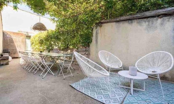 Montfrin Casa | Maison Cosy Lodge, 15 p, clim, wifi, cour, garage