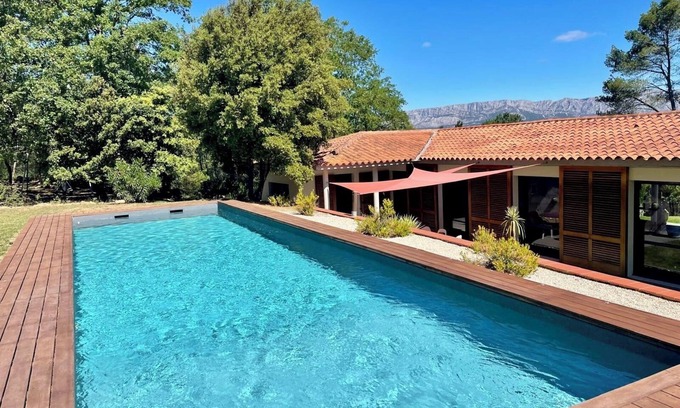 Trets Villa | Maison D'architecte Face à la Sainte Victoire
