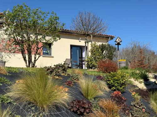 Saint-Medard-d'Excideuil Apartamento | Maison de charme avec vue sur Excideuil, au calme - FR-1-839-1