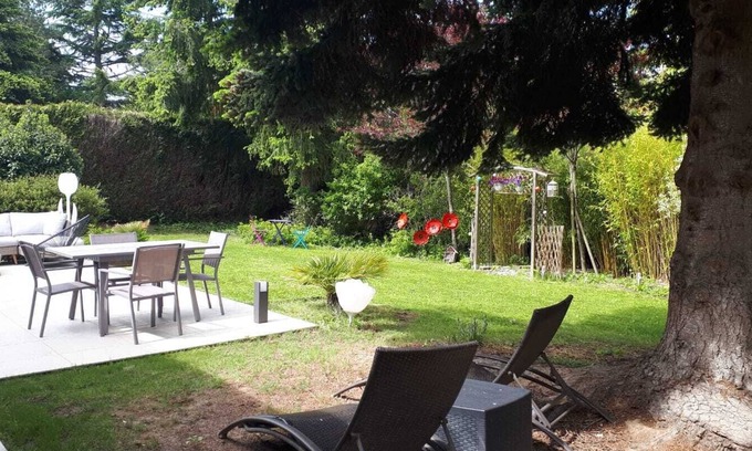Plaisir Casa | Maison Dans Domaine Privé Avec Piscine et Tennis Proche de Versailles et Paris