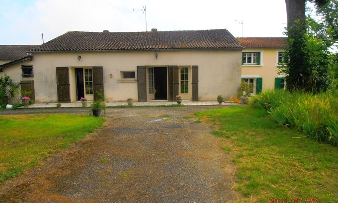 Ribagnac Casa | Maison Dans Petit Village Tranquille Pres DES Chateaux