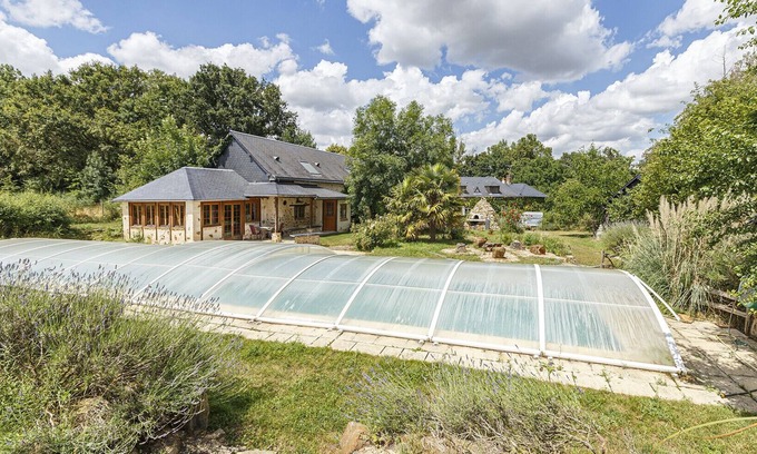 Gennes-sur-Glaize Casa | Maison de campagne avec piscine à 30min de Laval