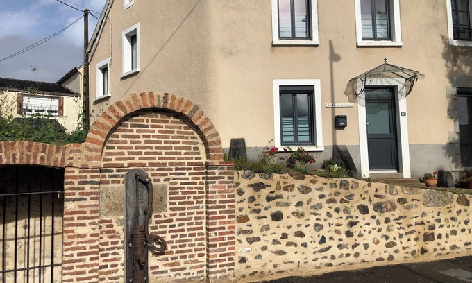 Laval Casa | Maison de Caractère Alliant Charme de la Ville et de la Campagne