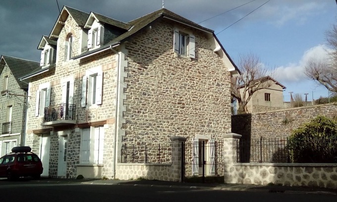 Vigeois Casa | Maison de Caractère Récemment Rénovée, Près D'un lac et D'une Rivière