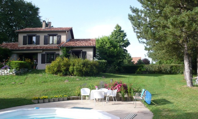 Couzeix Casa | 🌿 Maison de Charme 4 Étoiles Gite de France- Piscine Chauffée & Grand Parc 🌿