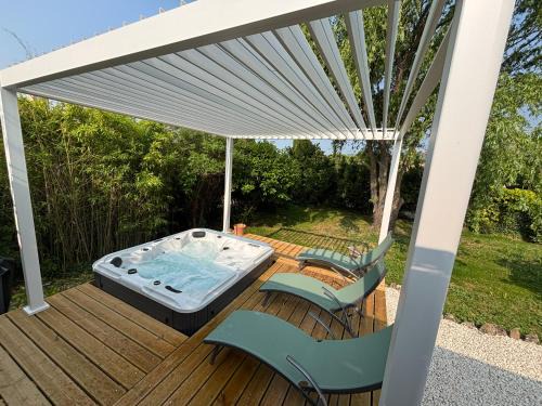 Gordes Casa | Maison de charme avec jacuzzi, vue sur Gordes à 5mn du centre du village