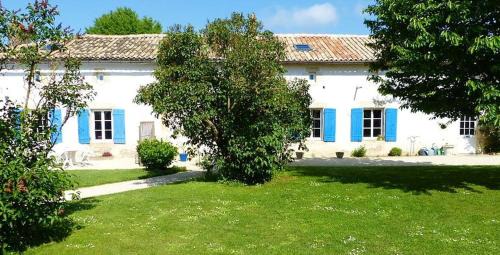 Saint-Vincent-la-Chatre Casa | Maison de charme à Saint-Vincent-la-Châtre avec piscine partagée