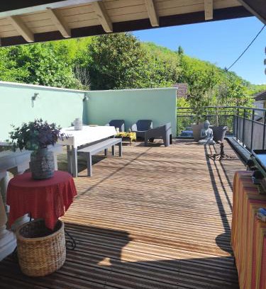Serrieres-en-Chautagne Casa | Maison de village chaleureuse avec terrasse 3 étoiles