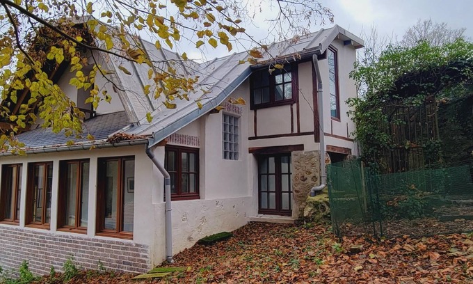 Villeneuve-sur-Bellot Casa | Maison de Charme au Calme
