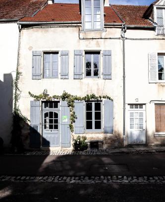Flavigny-sur-Ozerain Casa | Maison de la fontaine