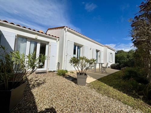 La Bree-les-Bains Casa | Maison de plain-pied à 250m de la plage, 5 couchages, terrasses et parking - FR-1-246A-71