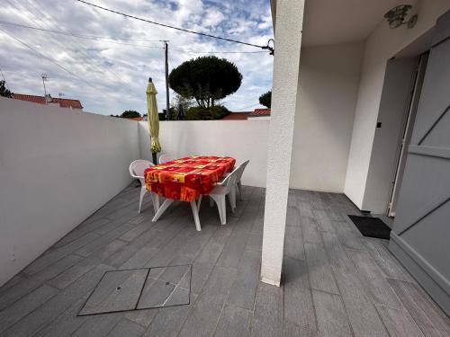 Notre-Dame-de-Monts Casa | Maison de Vacances Spacieuse, Proche Forêt, 5 Pers., Terrasse & Parking, Notre-Dame-de-Monts - FR-1-540-280