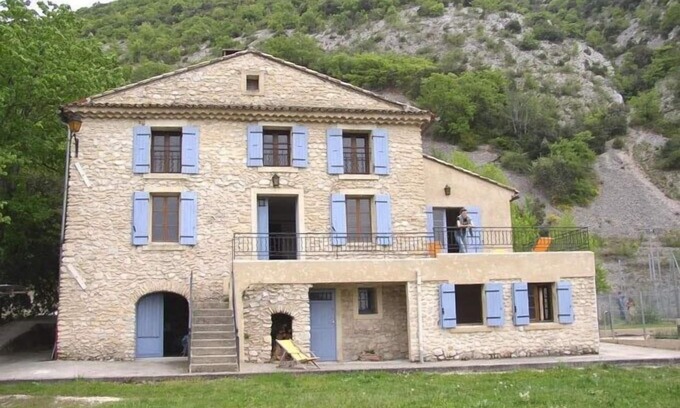 Malaucene Casa | Gran cabaña con piscina privada y tenis.