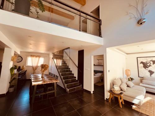 Quartier Administrations Apartamento | Maison de village écusson - logement entier - 160m2 - 4chambres - Centre ville - Terrasse - Climatisé