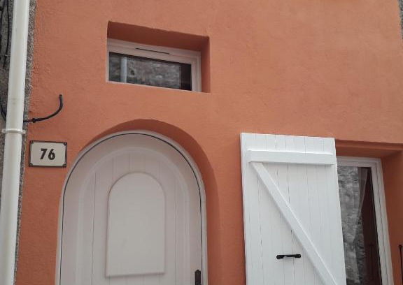 Bagnols-en-Foret Casa | Maison de village